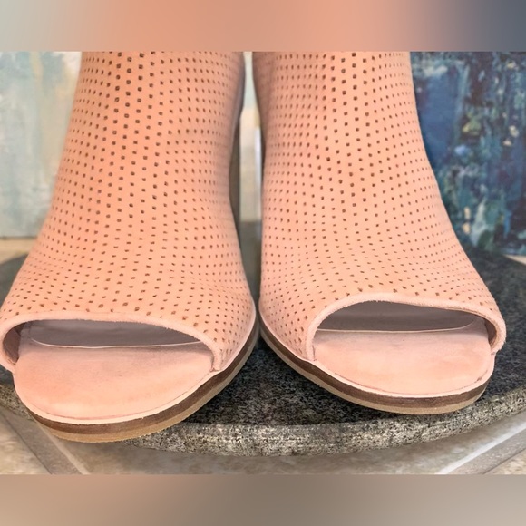 Worn 1X Cole Haan SHILOH peep top stacked heel women’s leather booties size 9.5 - Picture 16 of 17